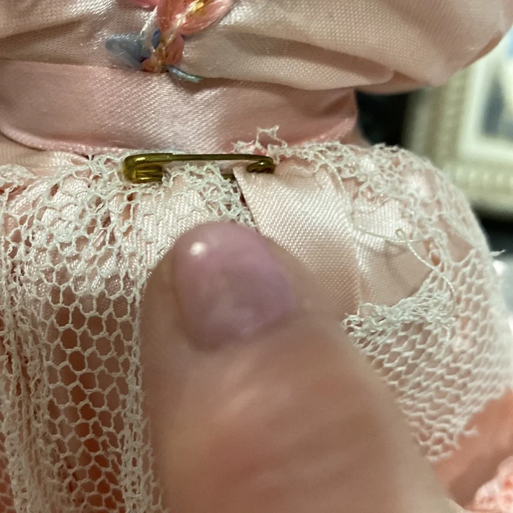 Gorgeous Vintage Southern Belle Doll On Stand! - Picture 6 of 14